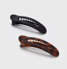 Load image into Gallery viewer, Flat Lay Claw Clip 2pc Flat - Black &amp; Tort
