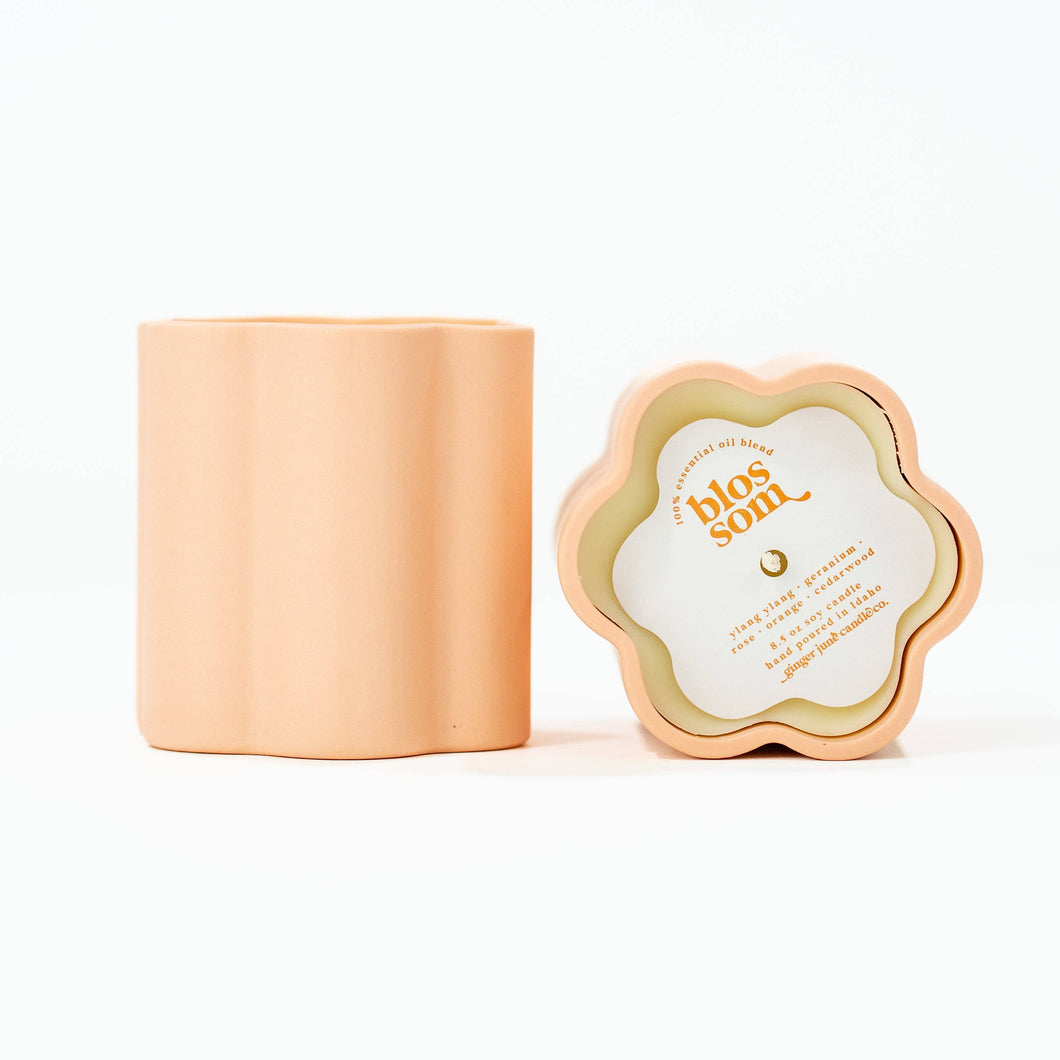 CERAMIC DAISY • 100% essential oil soy candle: Peach - Blossom Scent